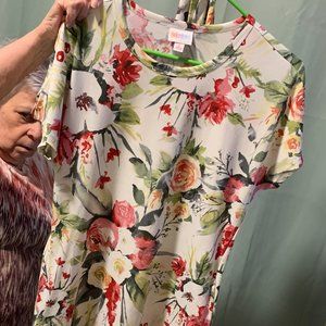 Small LuLaRoe Floral Patterned Mitzi Top
